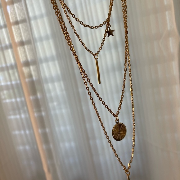 Jewelry - Layered gold chain necklace